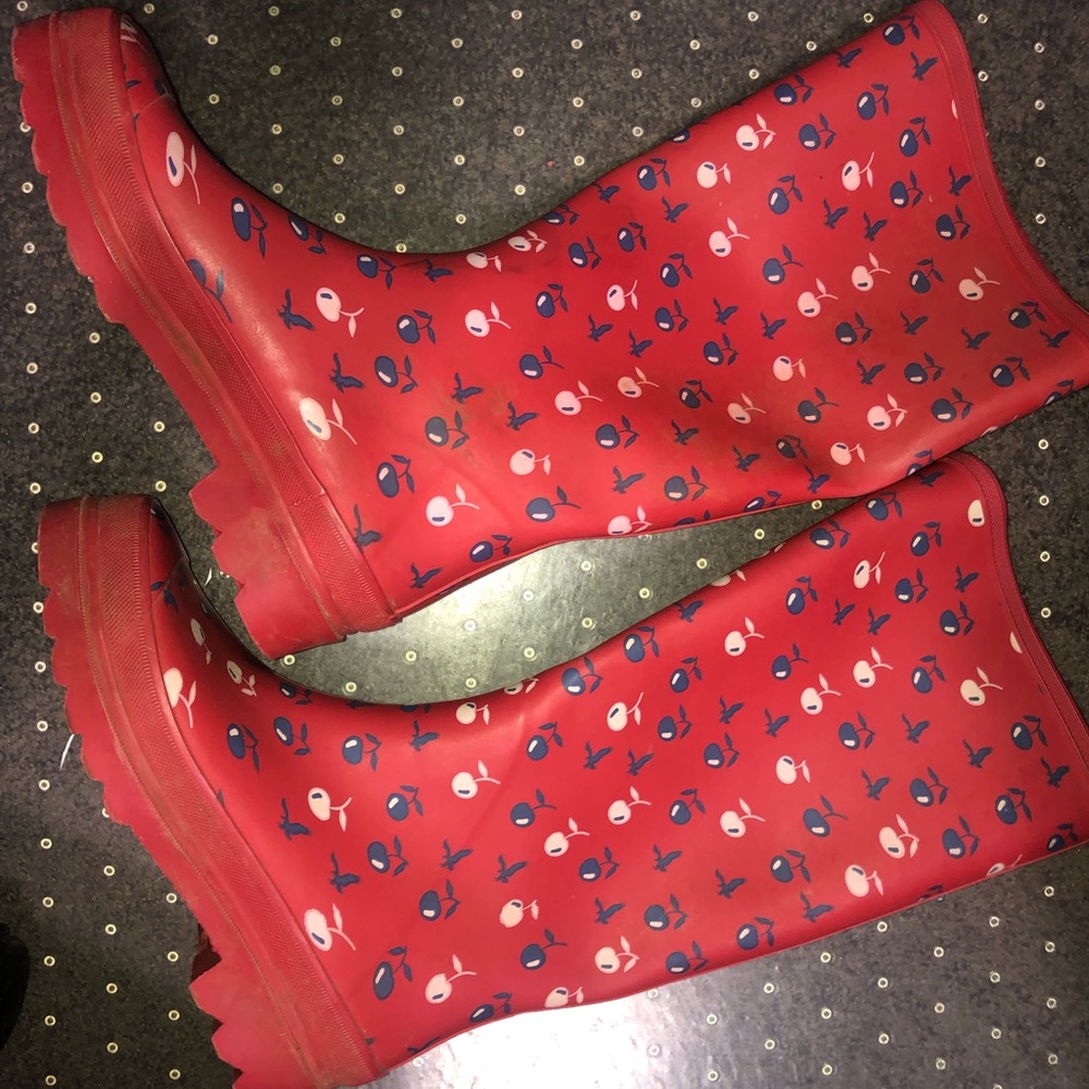 Woman’s American Eagle rain and snow boots! Size 7